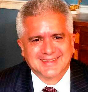 Dr. Armando Vera